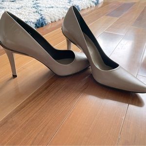 Tod’s heel in Taupe Color